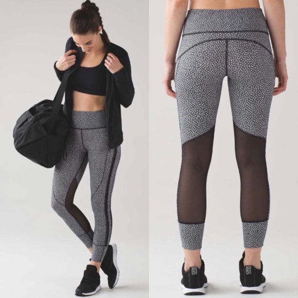 NWT💕Hit It Mesh Panel Reflective Running Leggings - Picture 4 of 8